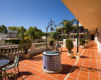 Don Antonio Posada - โคโลเนีย เดล ซาคราเมนโต - ระเบียง