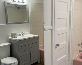 Xxxxxxxcxccccc - Charleston - Bathroom