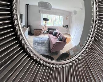 NEW Luxury 2 bed Cottage in the Historic City Winchester with private parking - Winchester