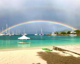 Your Exclusive Tropical Retreat for 2024! Private, Quiet, Pet Friendly! - Saint Thomas Island - Playa
