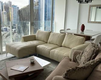 Ocean-view Luxe 2-Bedroom at Magnificent Wanders Yoo, Ave Balboa, Panama City! - Panama City - Salon