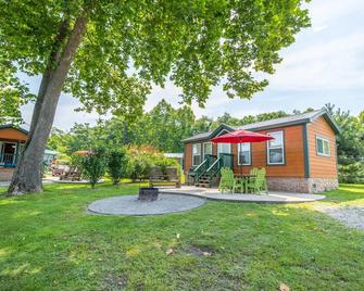 Cabin 4 - Stay like royalty. Sit on your concrete patio overlooking the beautiful Youghiogheny River. - Connellsville