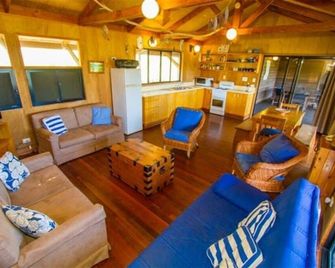 빔빔비 - 세븐틴 세븐티 - 거실