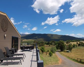 Mad on the Buckland - Porepunkah - Patio