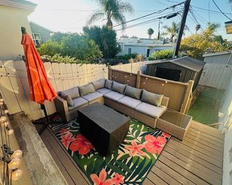 Charming Fairy Garden Cottage 15 Min from the Beach - San Diego - Balcony