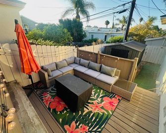 Charming Fairy Garden Cottage 15 Min from the Beach - סן דייגו - מרפסת