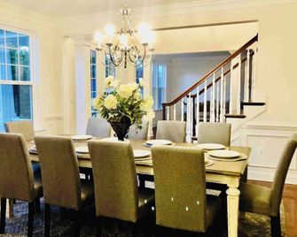 Mulberry Manor Housebr Spacious, Private & Peaceful Retreat - - Haymarket - Dining room