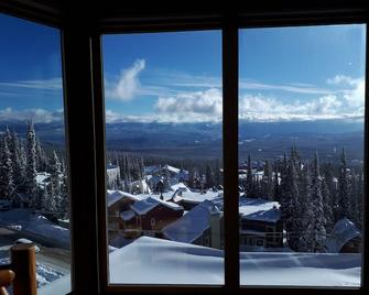 Cozy Studio Retreat, true ski in ski out - Big White - Balcony