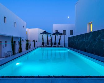 Central Boutique Hotel by naoussa hills adults only - Naousa - Piscina