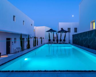 Central Boutique Hotel by naoussa hills adults only - Naousa - Bazén