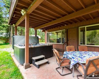 Riverfront Retreat at Lavender Lake - Easton - Patio