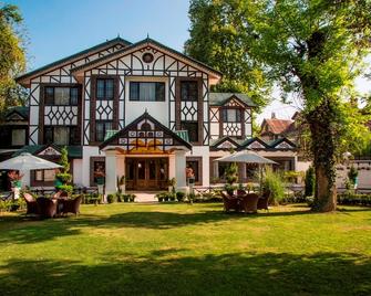 Lemon Tree Hotel Srinagar - Srinagar - Building