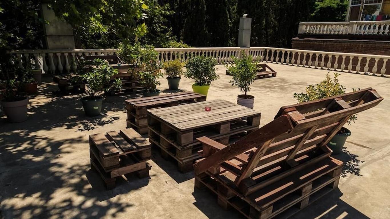 Biblioteka Hotel Rustaveli