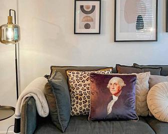 Stunning Home In Rheezerveen With Wifi - Rheezerveen - Sala de estar