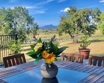 Scenic Rim, Beautiful Executive Holiday Retreat - Roadvale - Patio