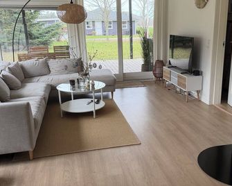 Modernised Cottage Near Woods And Beach - Allingåbro - Soggiorno