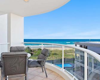 Beachfront Palms 408 - Absolute Beachfront - Palm Beach - Balcony