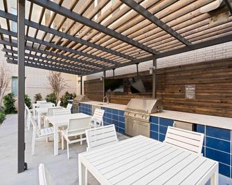 Arlington Inspired 2bd 2ba Deluxe Apartment - Arlington - Patio