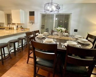 Purified pool-private back yard-family - Tucson - Dining room