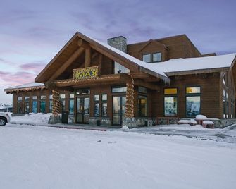 You did not die -but- You are going to Yellowstone is Heaven ! - West Yellowstone - Edificio