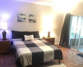 Master bedroom with private bath and entrance near IAH airport - Humble - Habitación