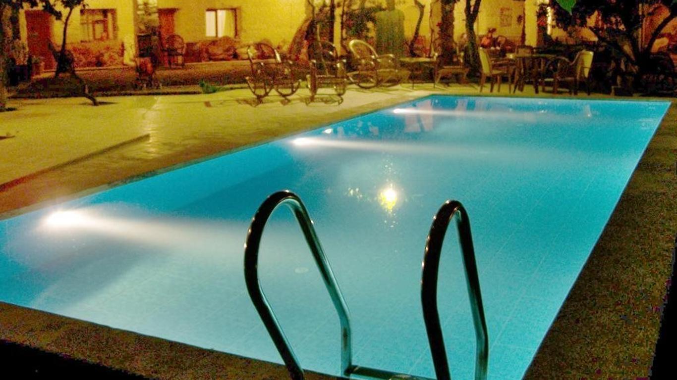 Seven Rock Cave Hotel