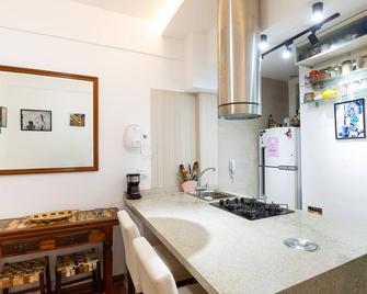 Aconchego da Glória 5 minutes from the metro, beaches and perfect for Home Office - Río de Janeiro - Cocina