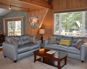 Walloon Village home 20 minutes to ski resorts and near public lake access!!! - Walloon Lake - Living room