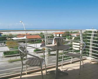 Hotel Joseph - Marina Di Pietrasanta - Balcony