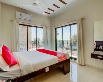 OYO 29416 Hotel Chinar Residency - Mahabaleshwar - Bedroom