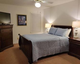 Mary's Place -A Waterfront Fisherman's Retreat On Lake Marion - Manning - Bedroom