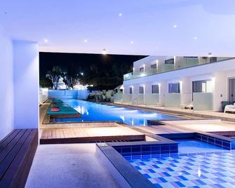 Fedrania Gardens Hotel - איה נאפה - בריכה