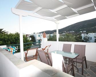 Cyclades Beach Apartments - Platis Gialos - Balcony