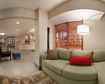 Country Inn & Suites by Radisson Bakersfield, CA - Bakersfield - Living room