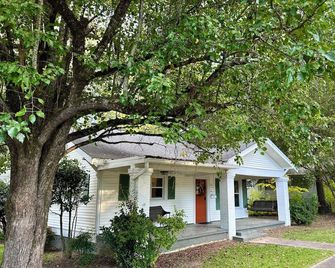 The Cleveland Cottage - Brookhaven