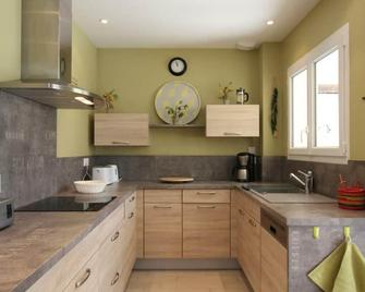 Gite Sainte-Marie-Du-Mont, 3 Bedrooms, 8 Persons - Sainte-Marie-du-Mont - Cuisine