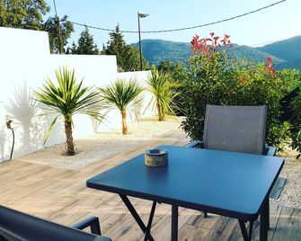 Studio Cosy Dans L'esterel Proche Mer - Fréjus - Patio