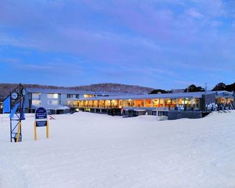 Smiggins Hotel & Chalet Apartments - Perisher Valley - Building