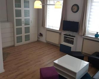 Appartement Vanille, Ferienwohnung mit eigenem Eingang, wie ein kleines Haus - Bad Salzuflen - Huiskamer