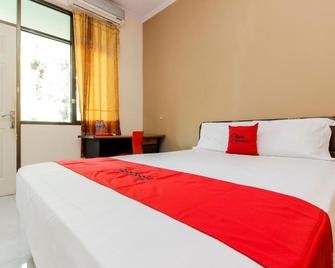 RedDoorz @ Jalan Pramuka Manado - Manado - Slaapkamer