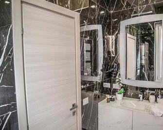 Central Luxury Apartment - Lido di Ostia - Baño