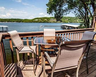 D5 Direct Lake Front - Paradise Margartiville - Osage Beach - Balcony