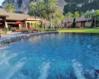 Aonang Hill Krabi-Sha Extra Plus - Krabi - Pool