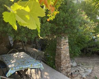 A villa with garden for 4 People - Porto Pozzo - Patio