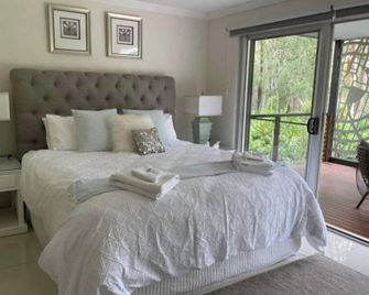 Immerse and relax in this resort style facility surrounded by beautiful art. - Capalaba - Bedroom