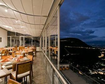 Hotel Stubel Suites & Cafe - Quito - Restaurant