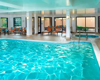Courtyard by Marriott Cleveland Airport/North - North Olmsted - Pool