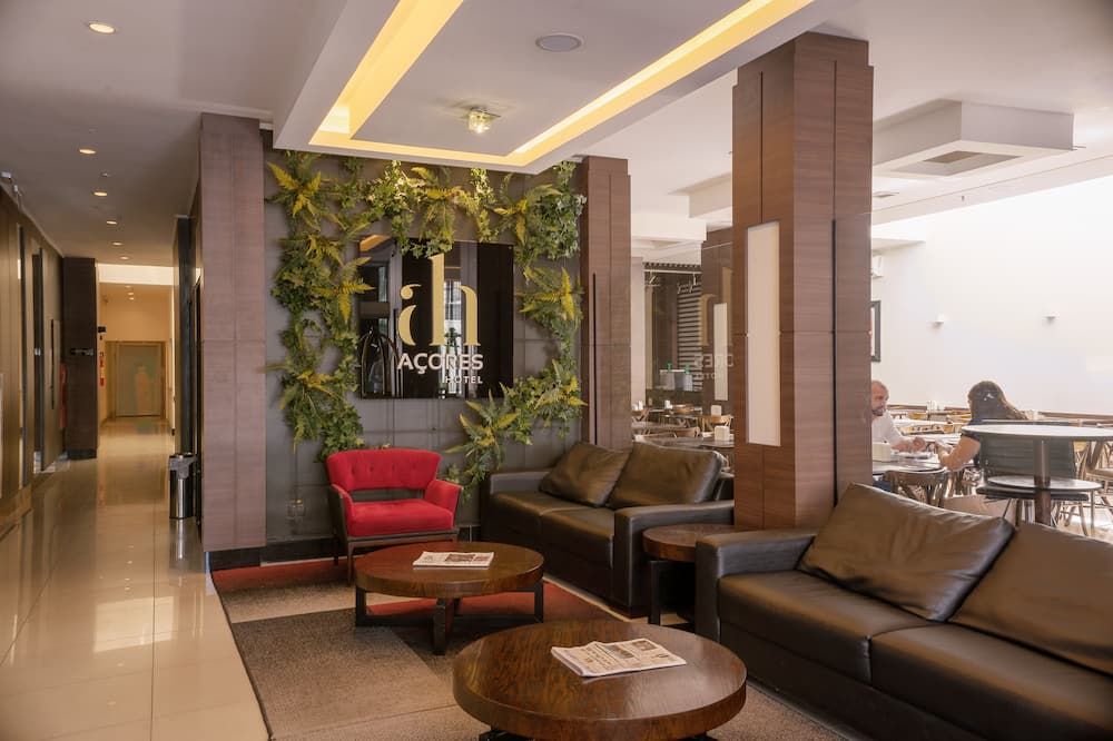 Hotel Açores Premium- 5 minutos do Moinhos de Vento - פורטו אלגרה - טרקלין