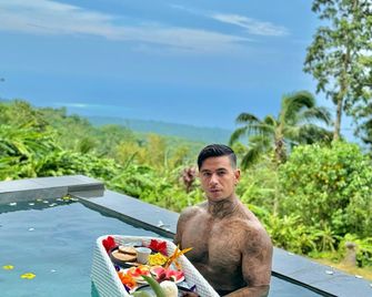 Bintana Sa Paraiso Binunsaran - Mambajao