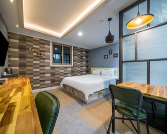 Yeosu Six And Nine - Yeosu - Bedroom